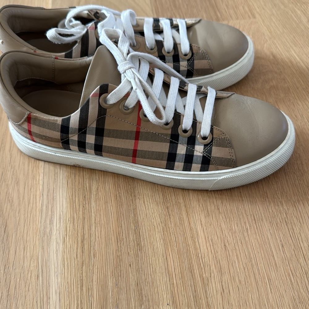 Burberry Sneakers 
Wore a handful of times
Very comfortable - Picture 2 of 10